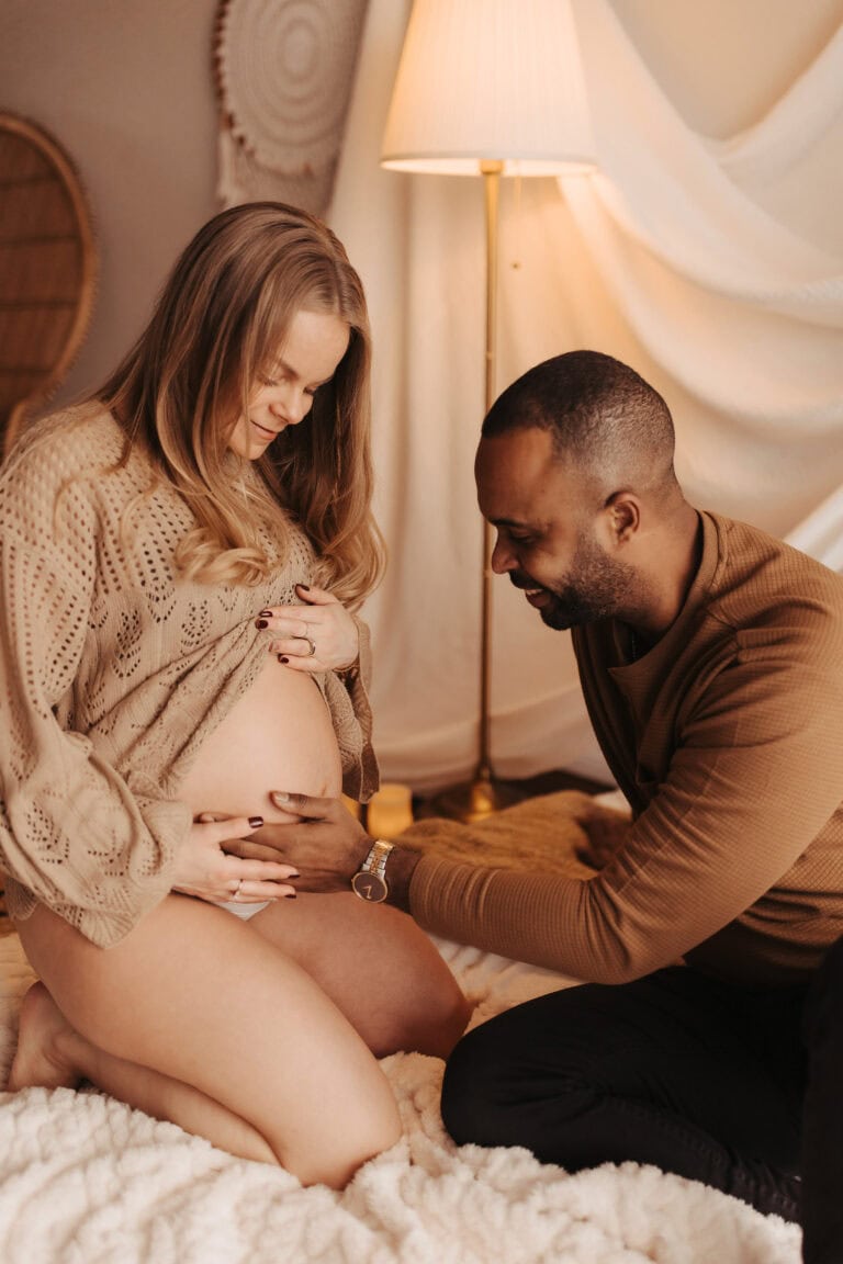 dad looking at mommy's belly